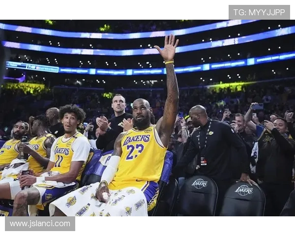 詹姆斯再度迎里程碑湖人逆转取胜新星爆发引领球队强势反弹