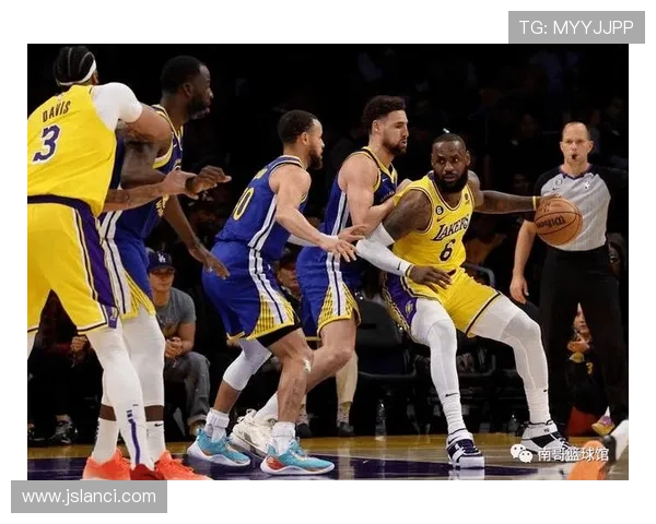 詹姆斯领衔湖人队迎战勇士 新赛季NBA开赛前瞻分析